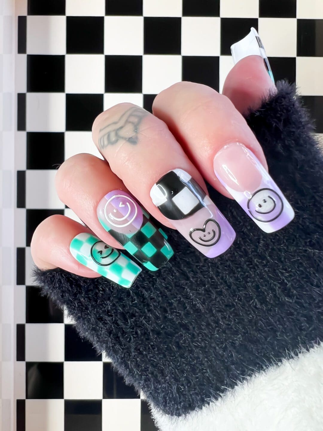 Happy Dayz | Custom Press On Nails