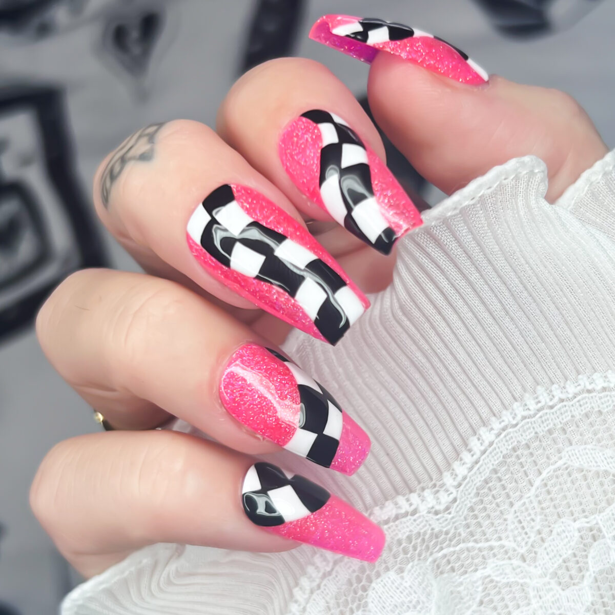 hot-pink-barbie-checkerboard-alt-press-on-nails-soul-of-stevie (4)