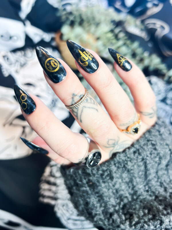 harry potter press on nails, 9 3/4 nails, gold marble nails, soul of stevie press on nails, alt, goth