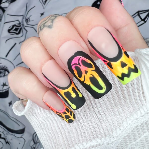 scream press on nails, horror nails, ghostface, goth, alt, Soul Of Stevie