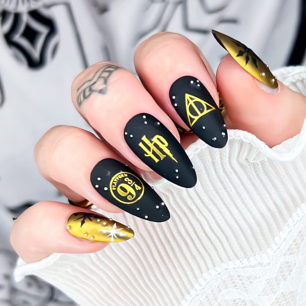 Happy Hogwarts Christmas | Custom Press On Nails