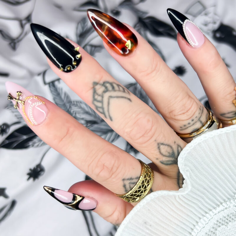 studded-goth-press-on-nails-soul-of-stevie (2)