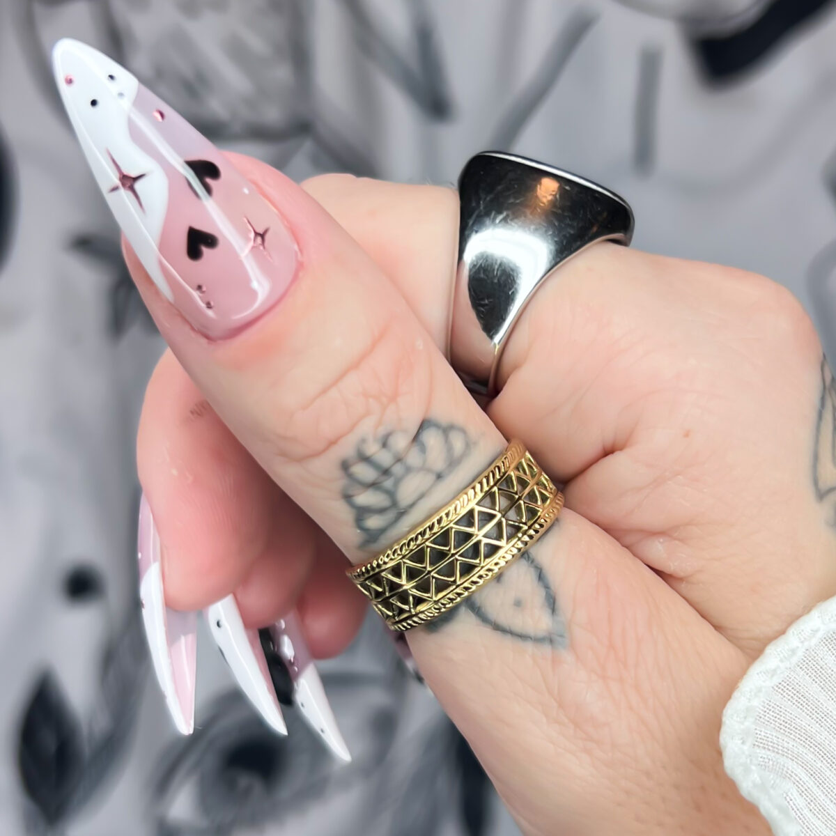 goth-alt-valentines-press-on-nails-black-hearts-bondage (1)