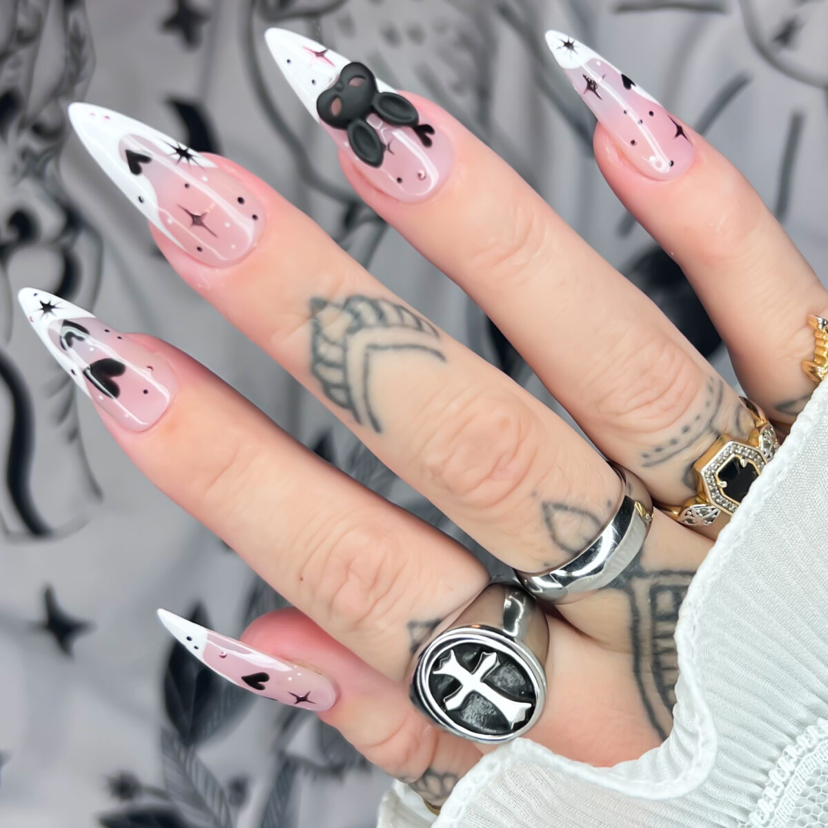goth-alt-valentines-press-on-nails-black-hearts-bondage (2)