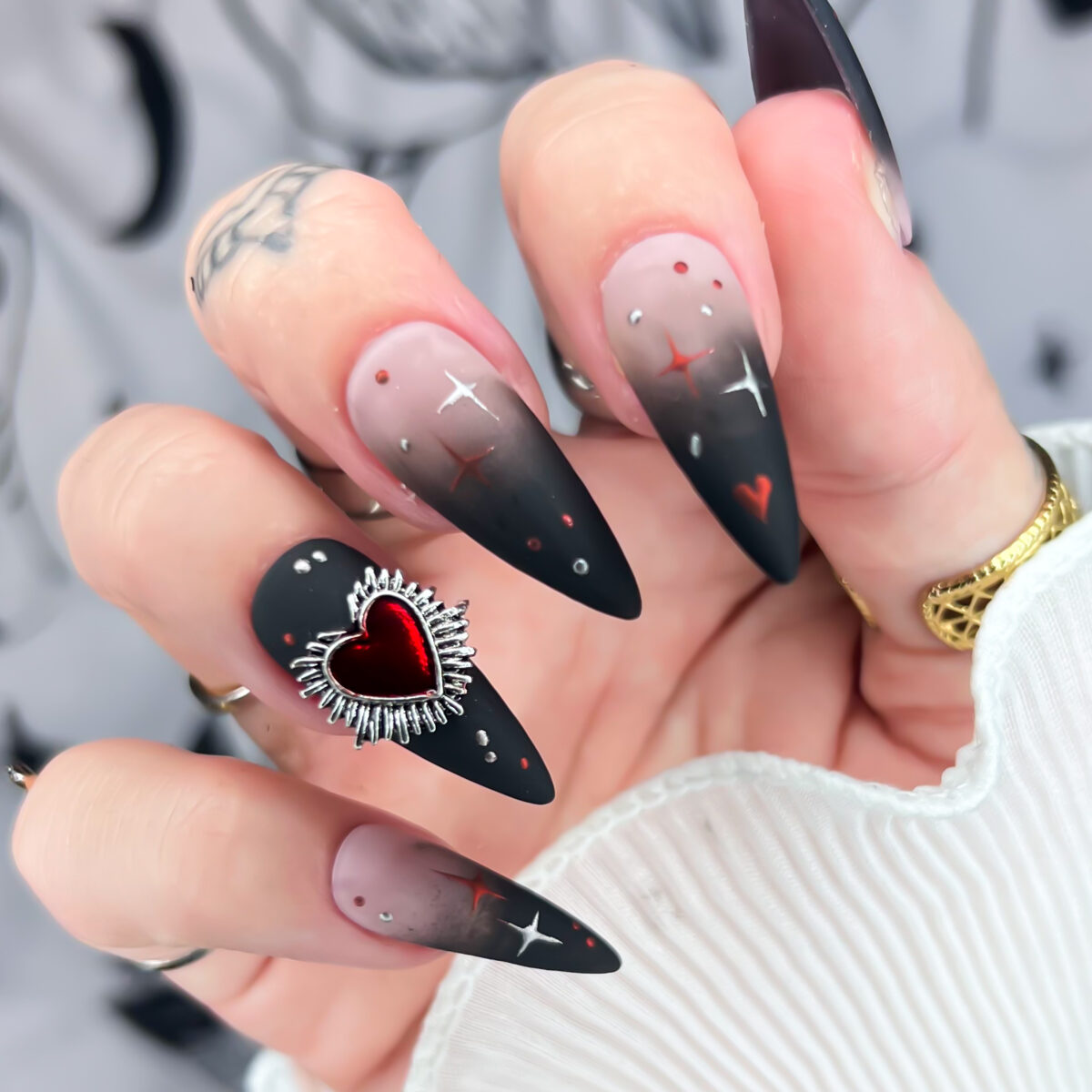 goth-alt-valentines-press-on-nails-black-red-hearts-ombre (1)