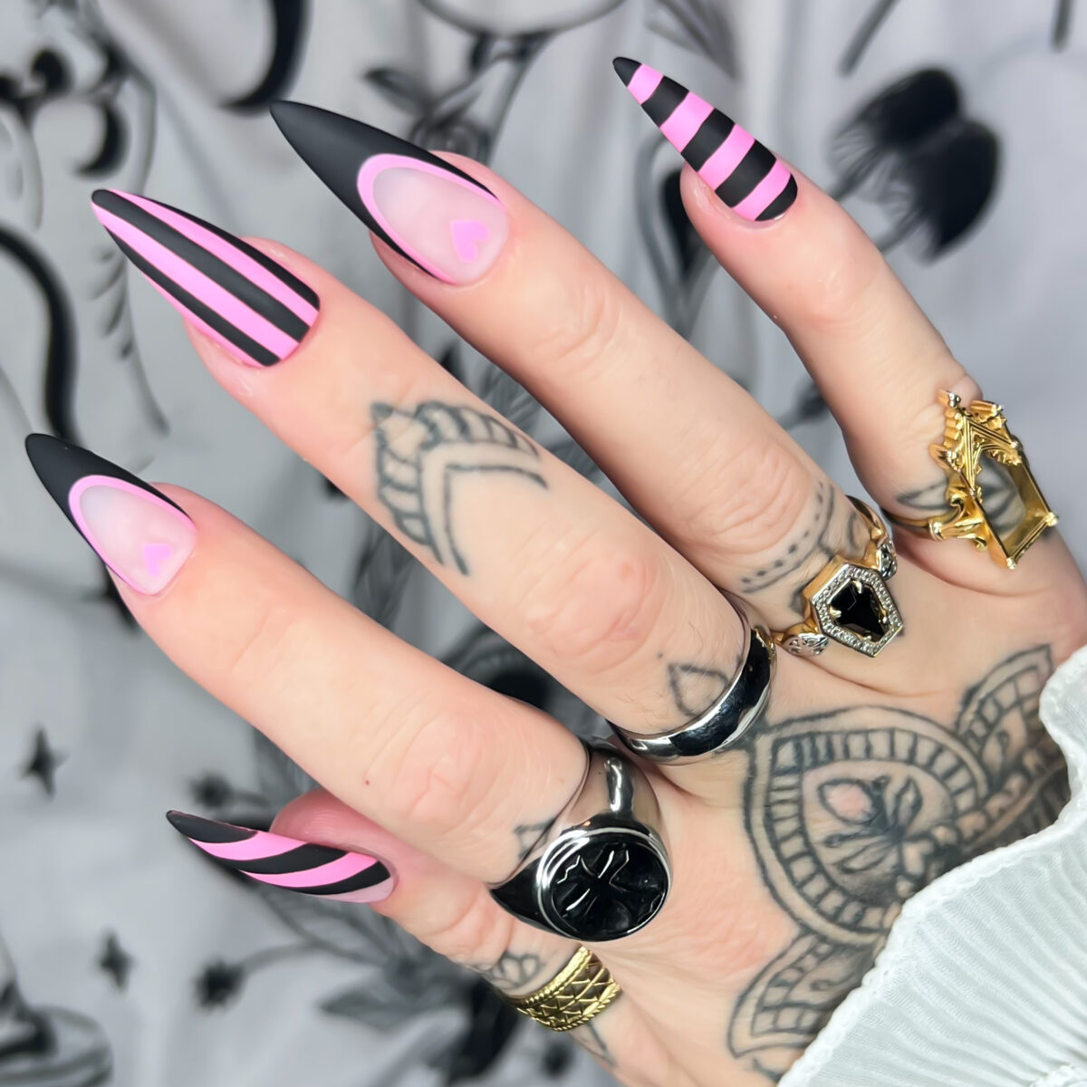 goth-alt-valentines-press-on-nails-pink-black-emo-stripes (2)