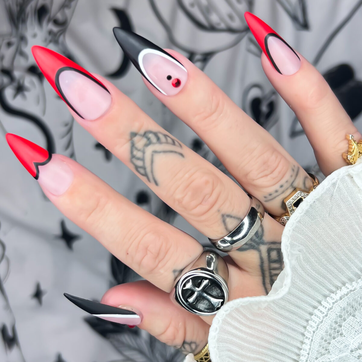 goth-alt-valentines-press-on-nails-red-black-emo-hearts-french (2)