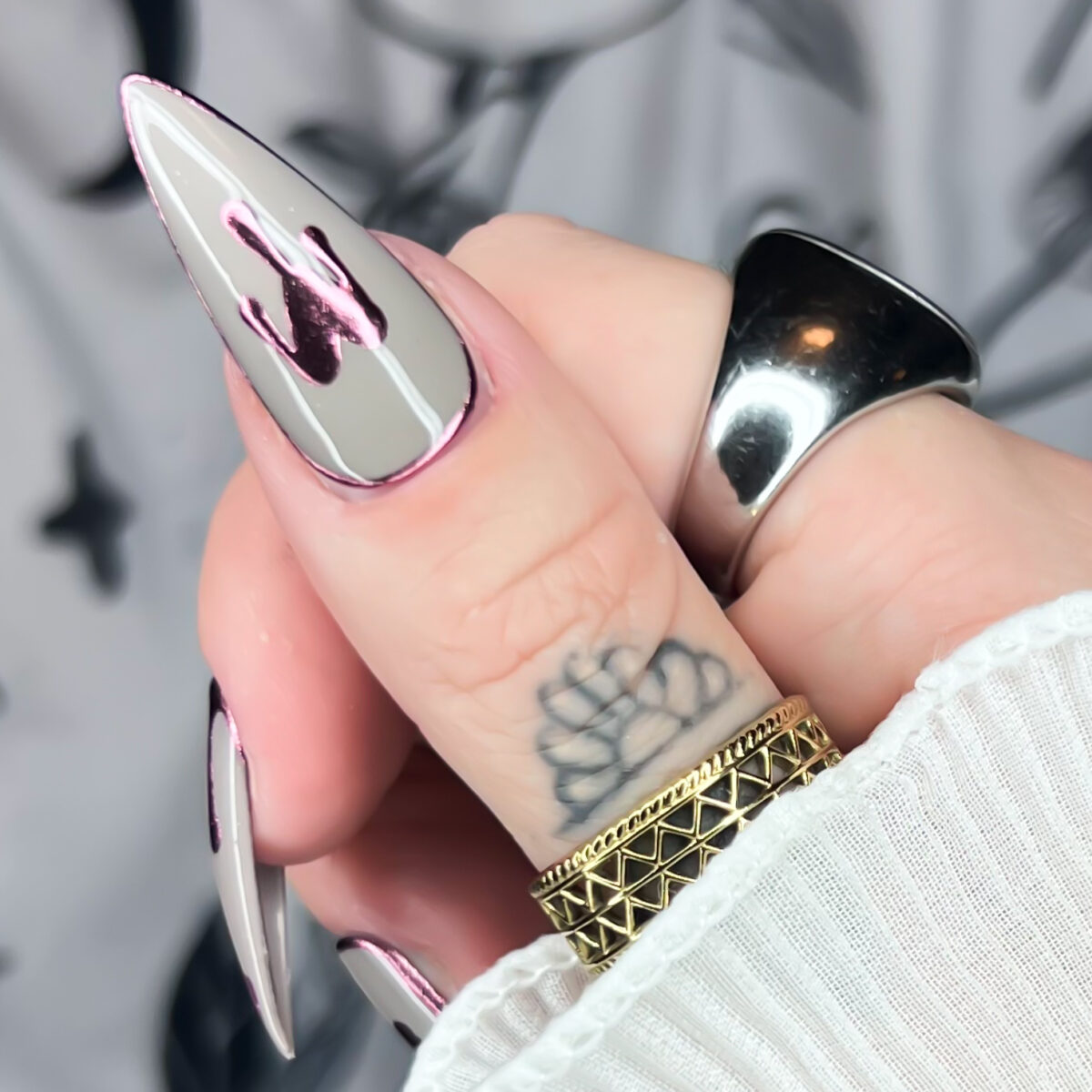 goth-alt-valentines-press-on-nails-rose-gold-hearts (1)