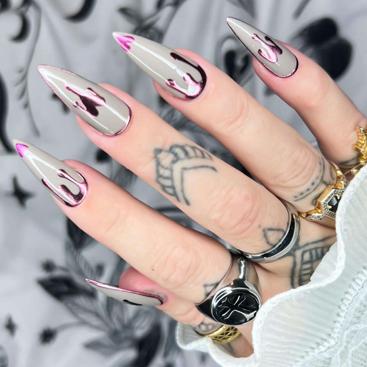 goth-alt-valentines-press-on-nails-rose-gold-hearts (2)