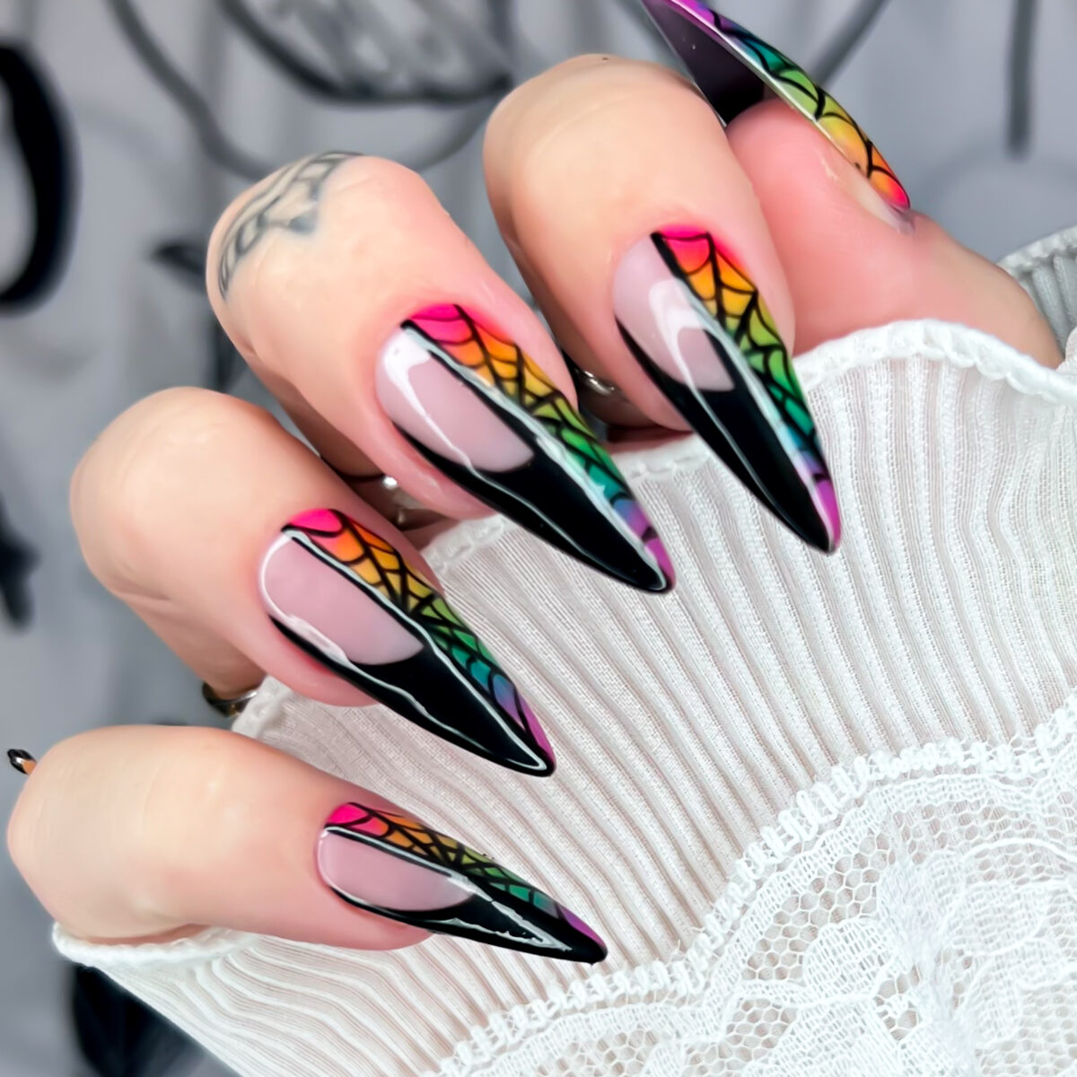 goth-alt-valentines-press-on-nails-wednesday-addams-enid-window (3)