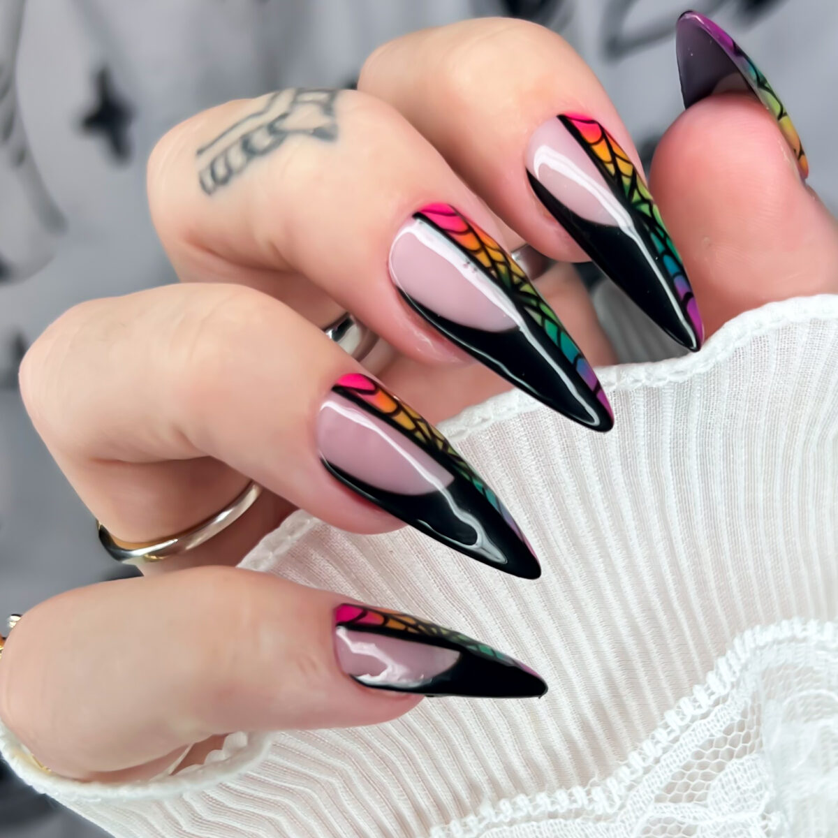 goth-alt-valentines-press-on-nails-wednesday-addams-enid-window (4)