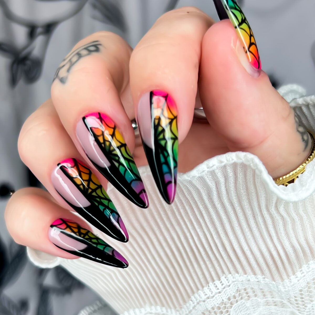 goth-alt-valentines-press-on-nails-wednesday-addams-enid-window (5)