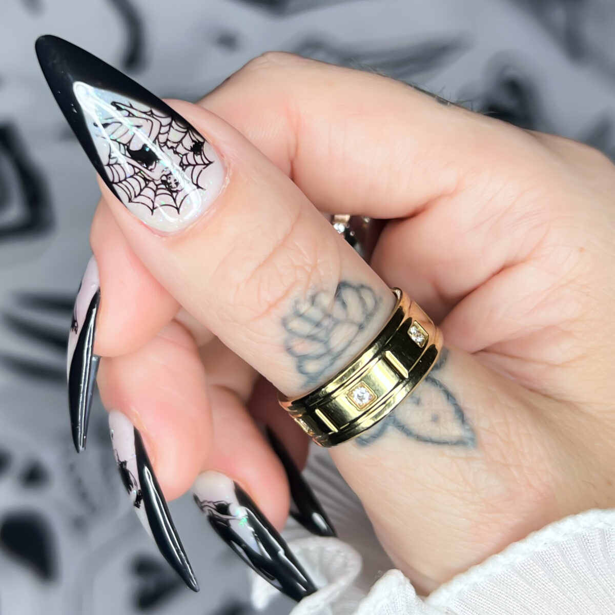 bewitched-witchy-black-glitter-press-on-nails (1)