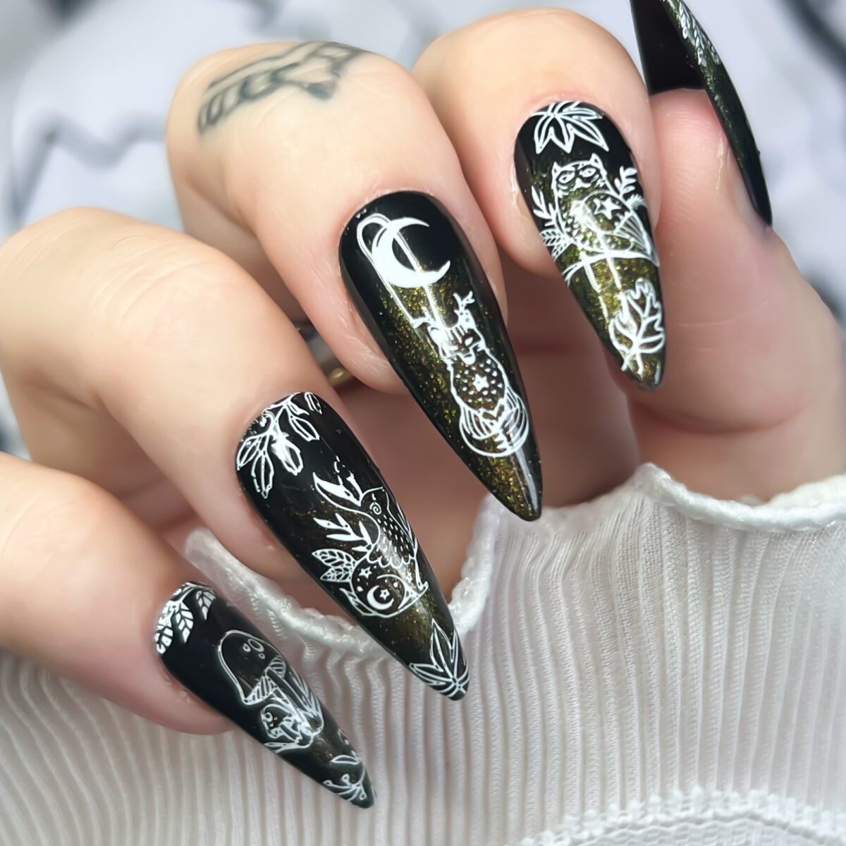 woodland-witch-green-cateye-press-on-nails-soul-of-stevie (4)