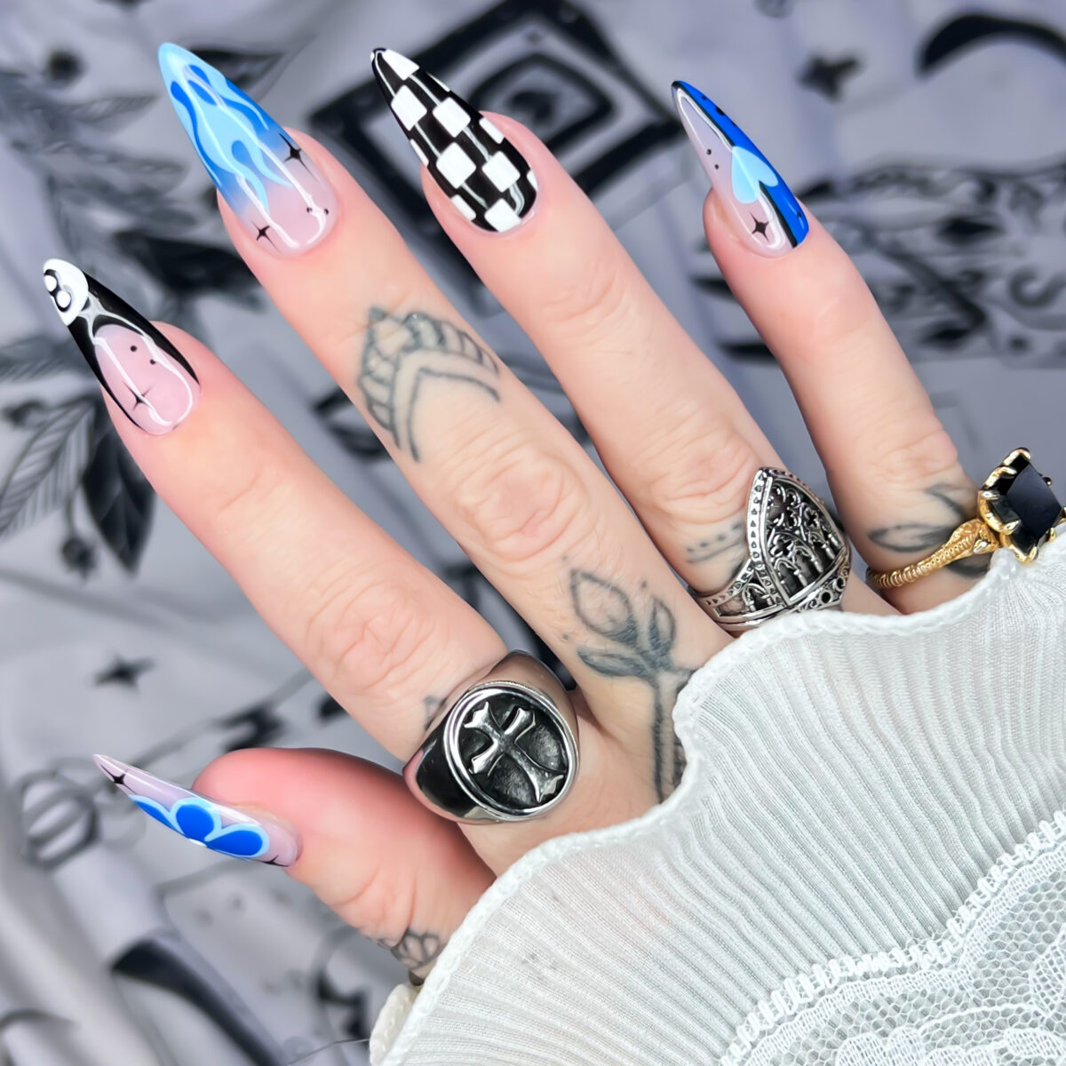 blue-checkerboard-rock-roll-alternative-nails-soul-of-stevie (2)