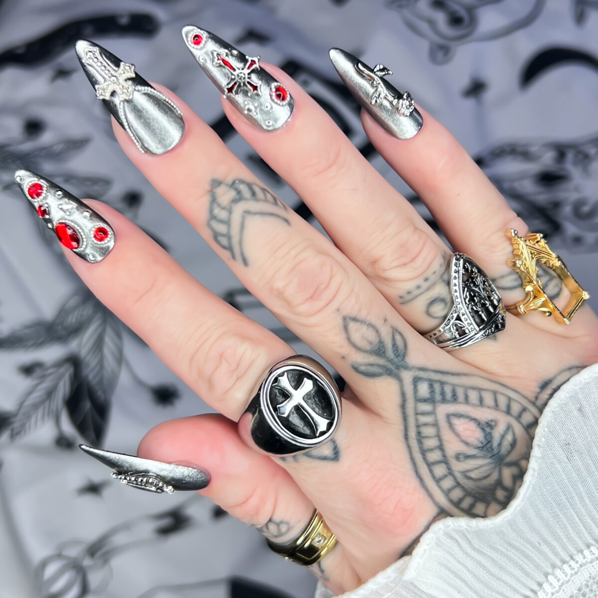 red-silver-jewel-goth-gothic-nails-soul-of-stevie (4)