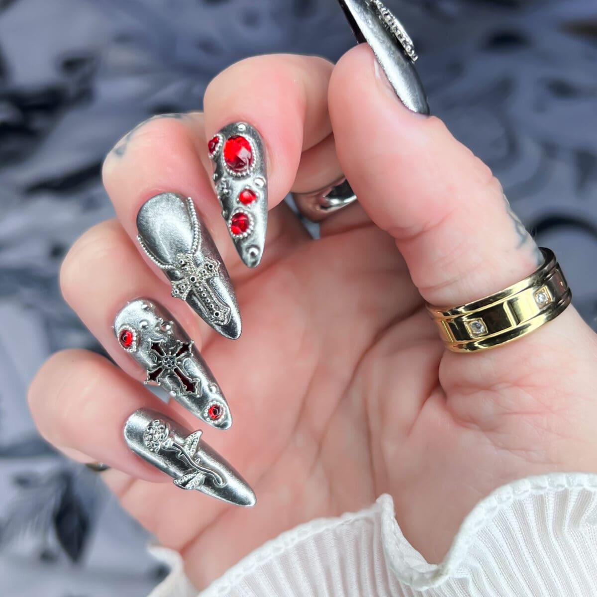 red-silver-jewel-goth-gothic-nails-soul-of-stevie (5)