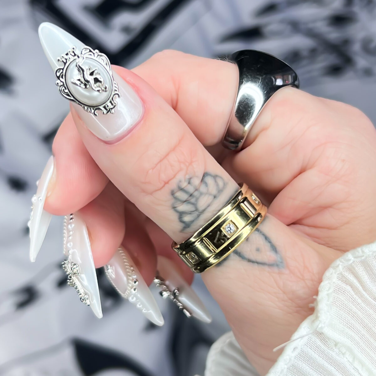 silver-white-gothic-soul-of-stevie-alternative-goth-witchy-nails (3)