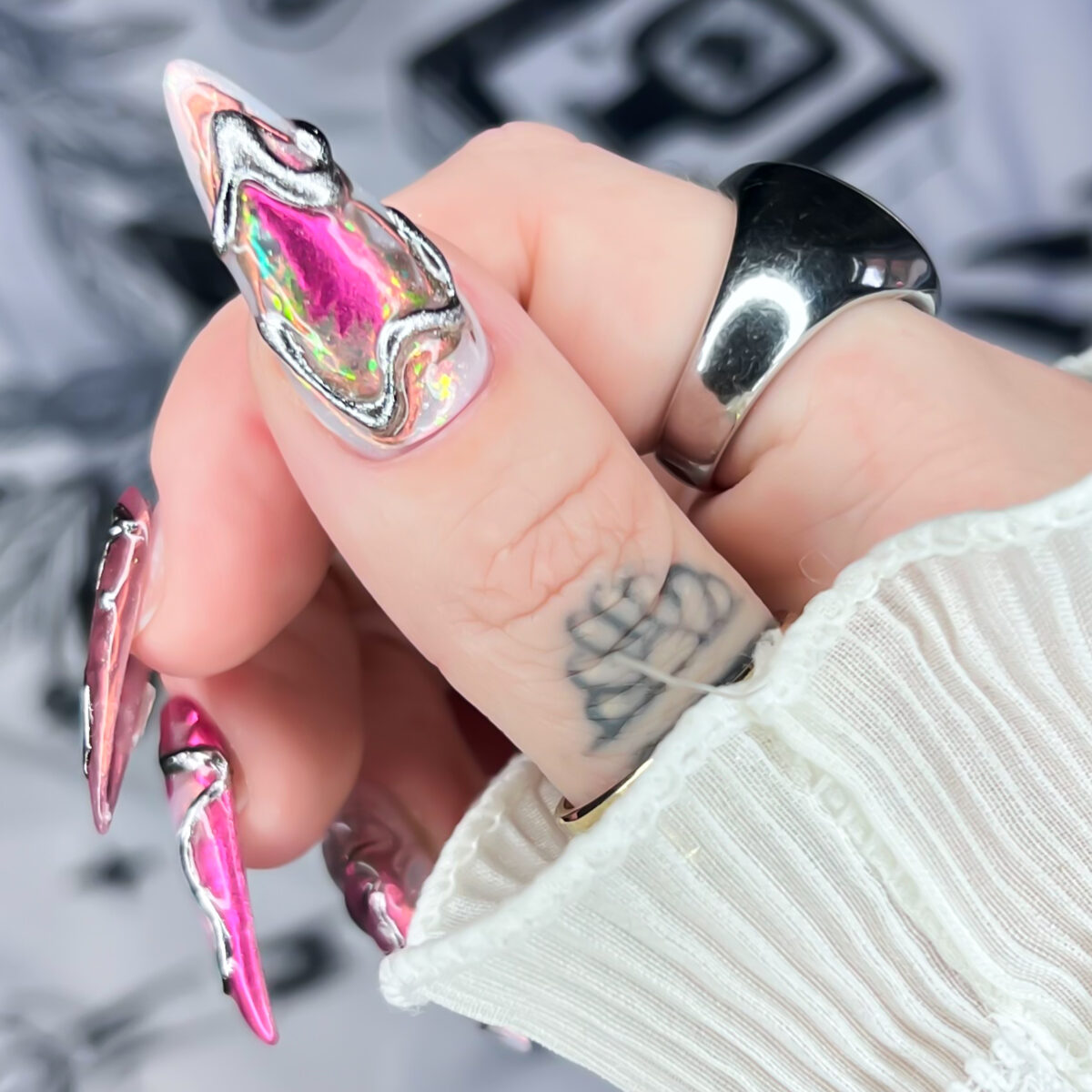 y2k-cybergoth-goth-alternative-pink-silver-nails-soul-of-stevie (2)