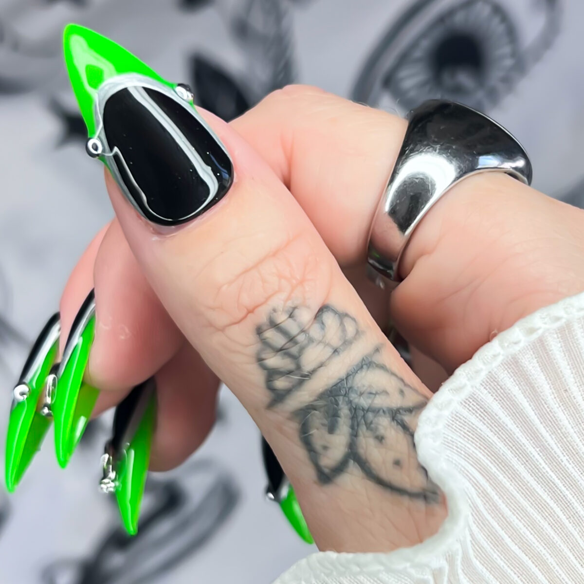 green-pierced-press-on-nails-fluorescant-soul-of-stevie-alt-goth-witchy-nails (3)